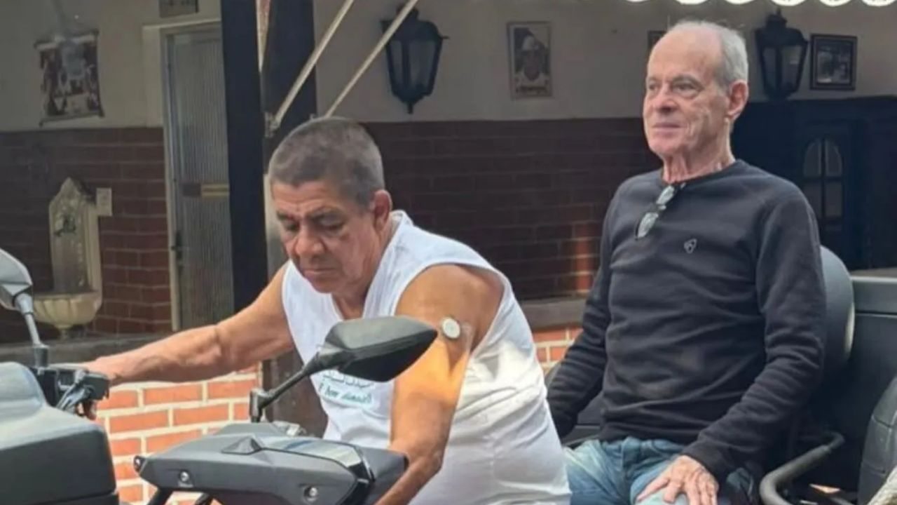 Zeca Pagodinho e Ney Matogrosso se encontram em Xerém e protagonizam momento descontraído